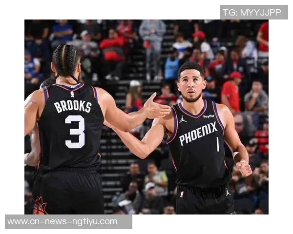 布克首节得分全在半场表现平平9分3助3失误正负值5引发关注